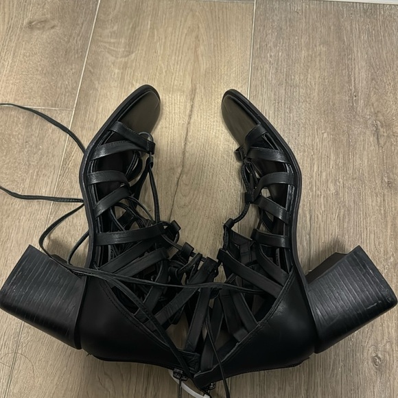 NEW! Steve Madden Black Leather Cherri Strappy Sandal - Size 7.5 - Picture 15 of 16